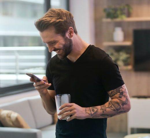 man sending an sms marketing message